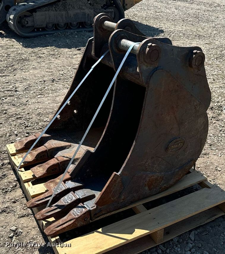 (2) backhoe buckets - LC9057