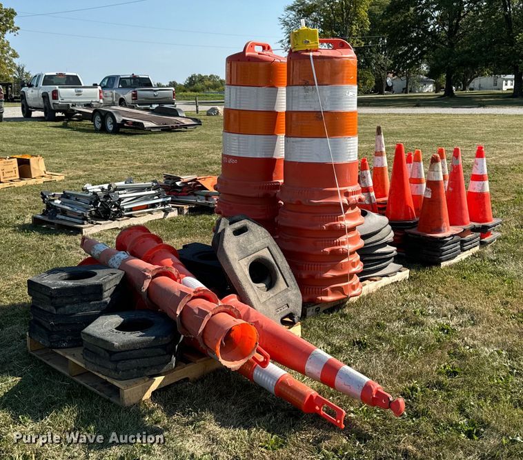 Approximately 40 traffic cones - LC9095