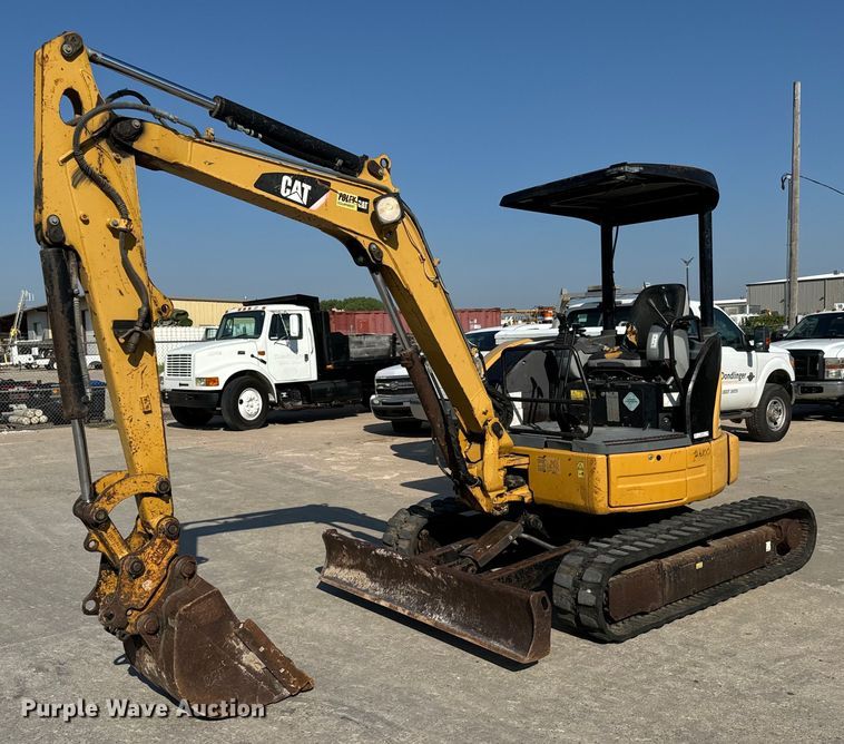 2010 Caterpillar  303.5C CR mini excavator - MV9108