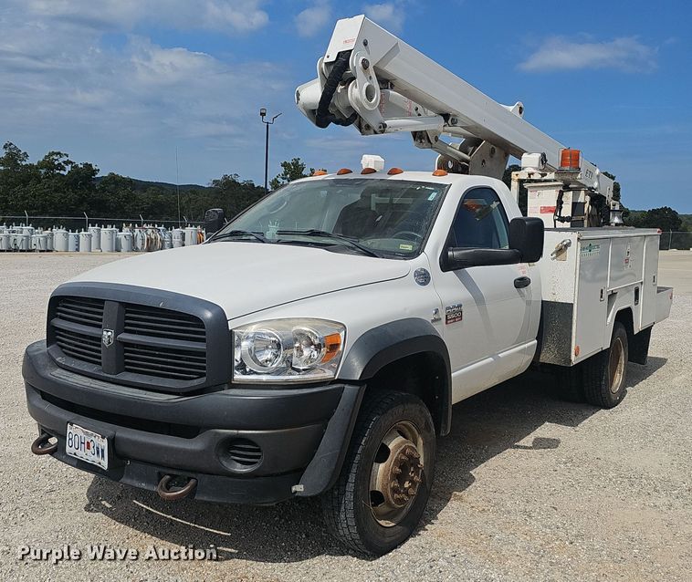 2009 Dodge Ram 5500HD bucket truck - NX9307
