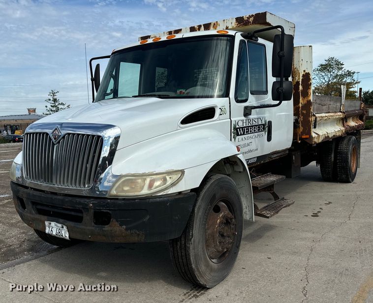 2005 International  4300 dump truck - OG9653