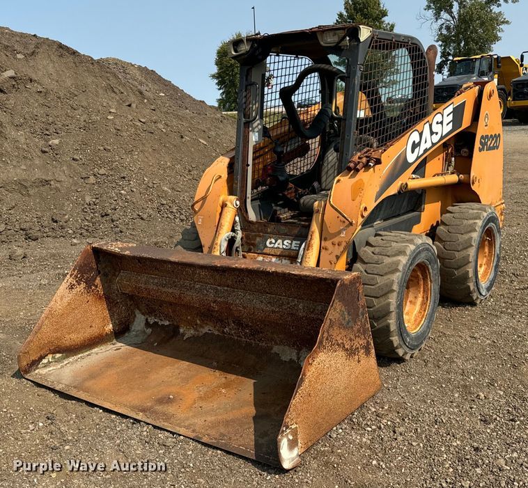 2011 Case SR220 skid steer loader - YA0004