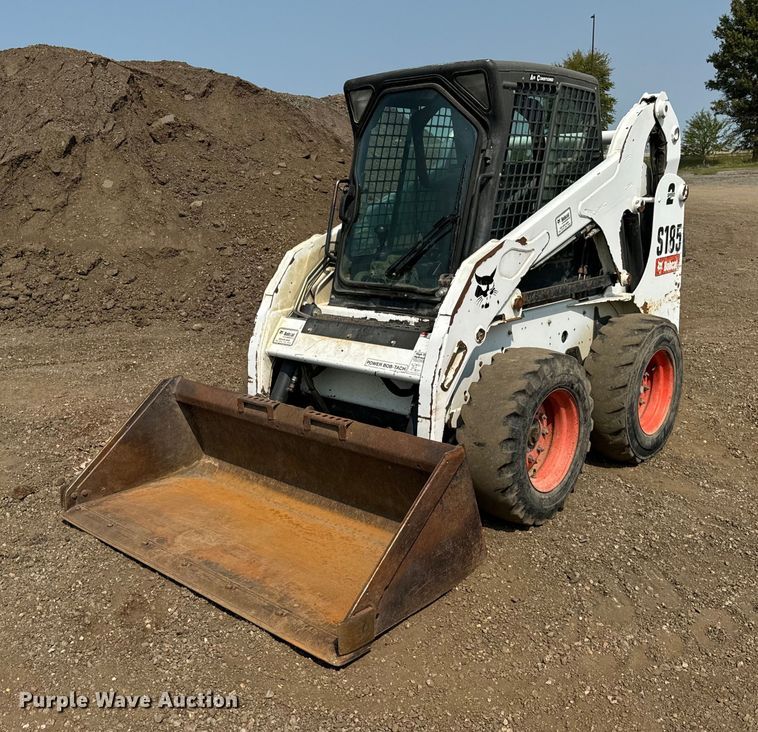 2011 Bobcat S185 skid steer loader - YA0008