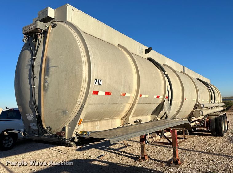 1972 Fruehauf tank trailer - DD3245