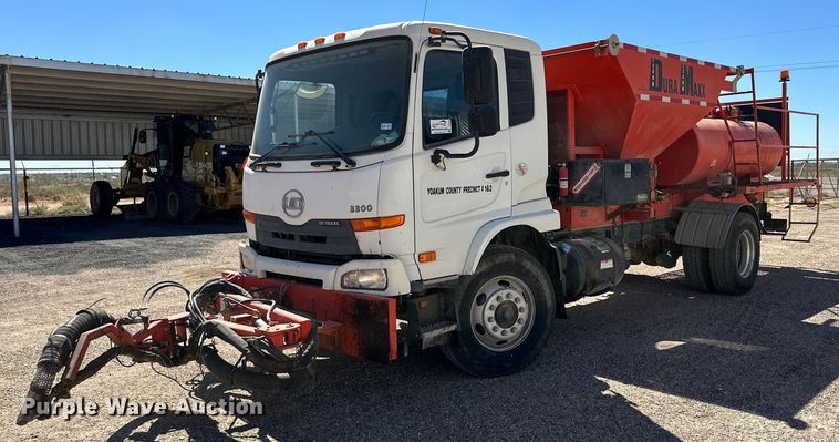 2012 UD 3300 pothole patcher truck - DD3260