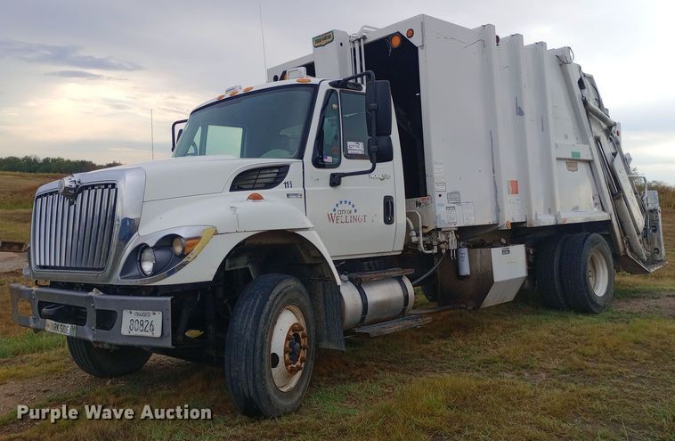 2011 International WorkStar 7300 refuse truck - DH1442