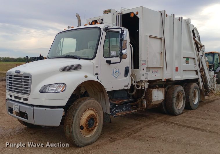 2006 Freightliner Business Class M2 refuse truck - DH1443