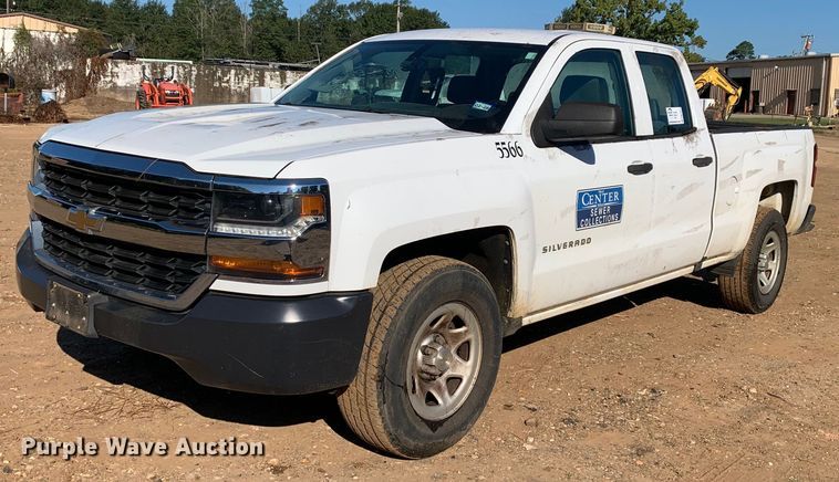 2018 Chevrolet  Silverado 1500 Double Cab pickup truck - DM1817