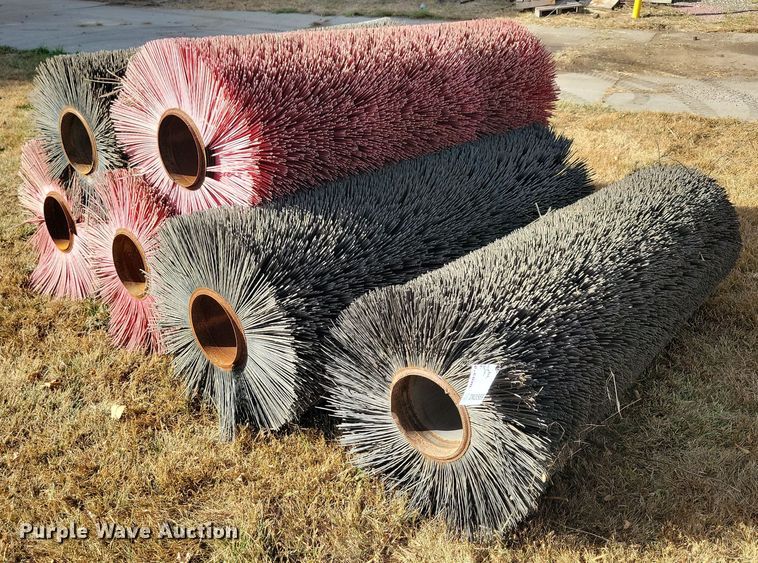 (6) brooms - DN3569