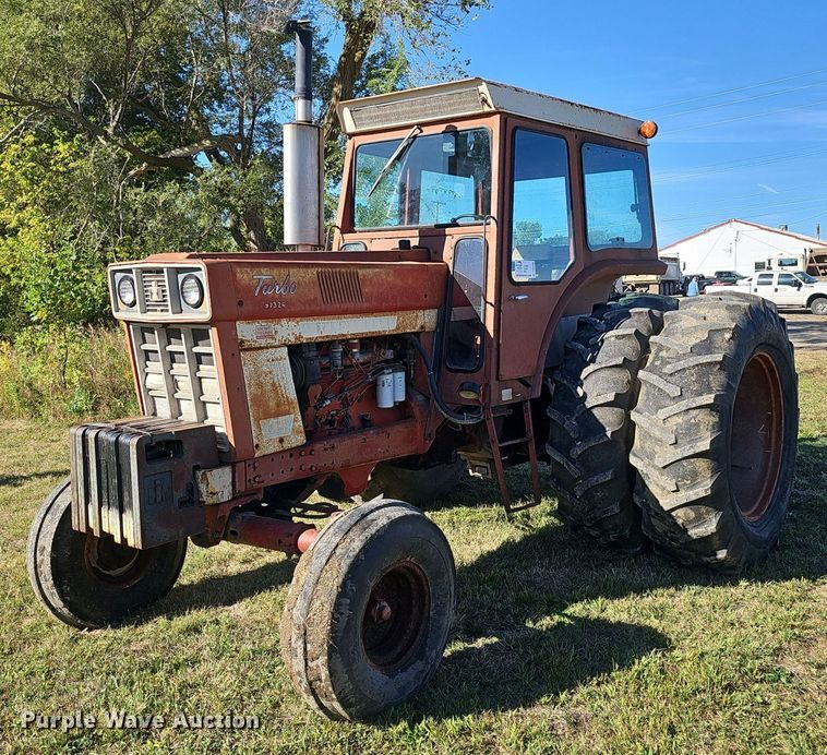 1973 International Harvester Farmall 1066 tractor - DO5486