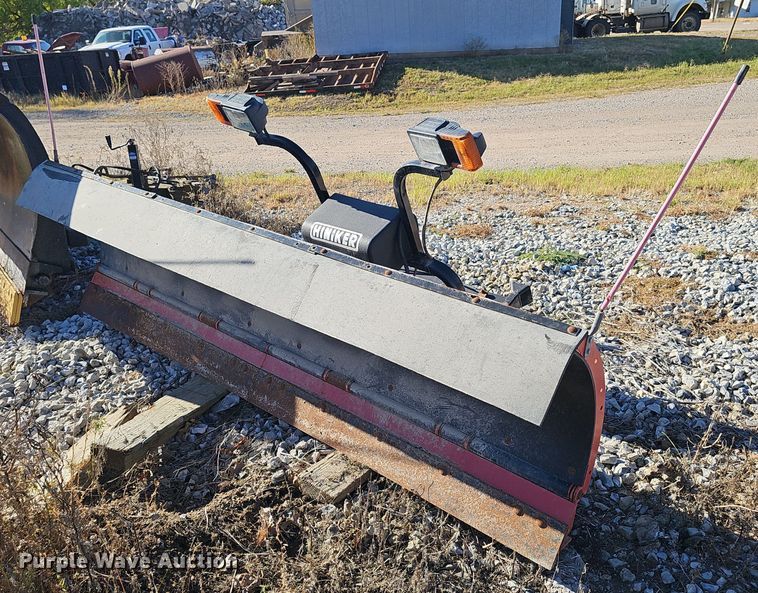 Hiniker 108" W snow plow - DO5493