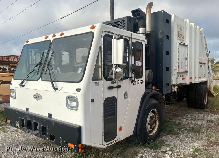 2013 Crane Carrier Low Entry refuse truck - DO7515