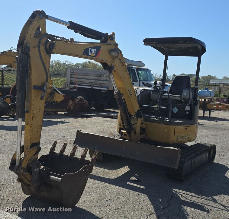 2011 Caterpillar 304DCR mini excavator - DO7709