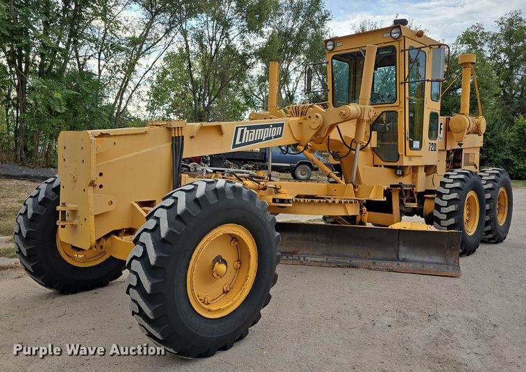 1982 Champion 720 rigid frame motor grader - DS4852