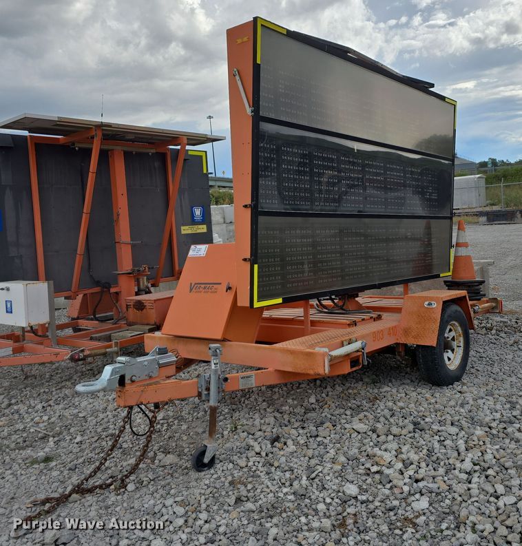 2002 Ver-Mac Inc. PCMS 1210 message board trailer - DS4863