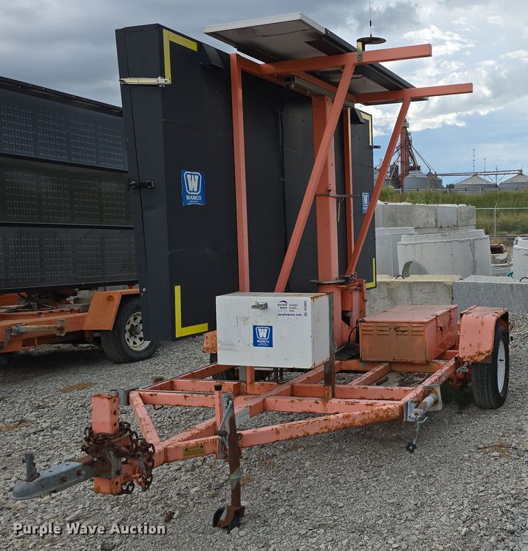 2001 Wanco Inc.  WTLMB-S-LLAMP message board trailer - DS4864