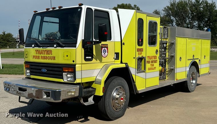 1990 Ford CF8000 pumper fire truck - DX1122