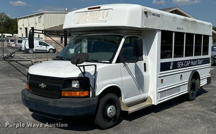 2009 Chevrolet Express 3500 shuttle bus - DX1254