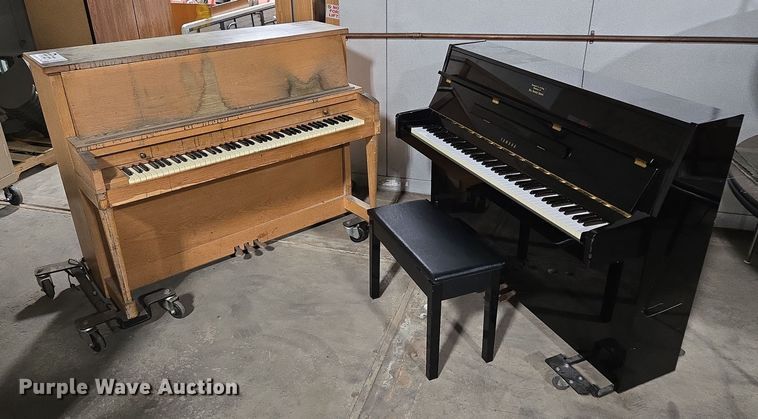 (2) pianos  - EE8525