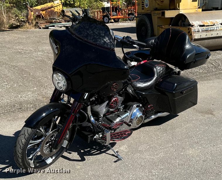 2010 Harley-Davidson FLHX DOM motorcycle - EG6749