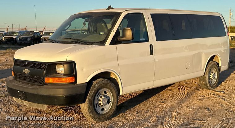 2016 Chevrolet  Express LS 3500 van - EJ3034