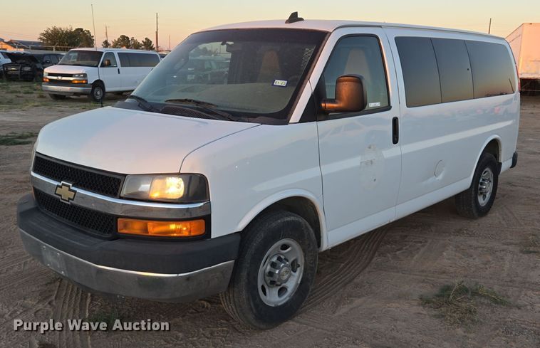 2016 Chevrolet  Express 2500 van - EJ3037