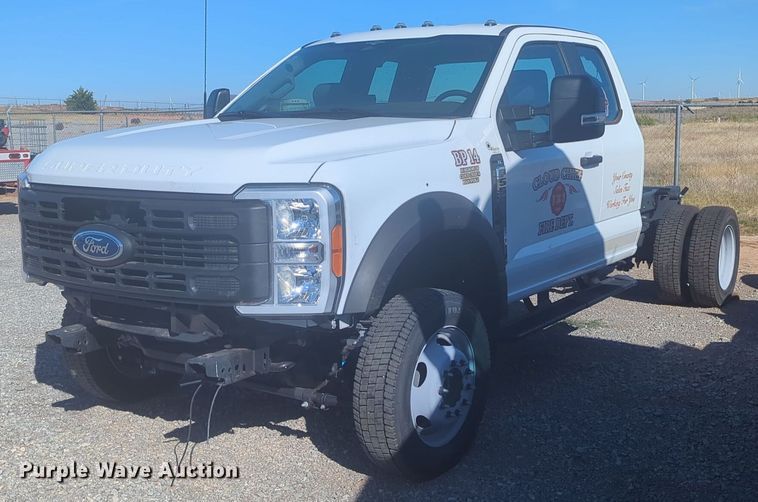 2023 Ford  F550 truck cab and chassis - EQ2213