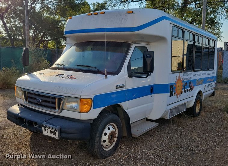 2007 Ford Eldorado  shuttle bus - JO9340
