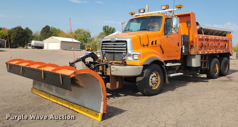 2009 Sterling LT9500 dump truck - JO9375
