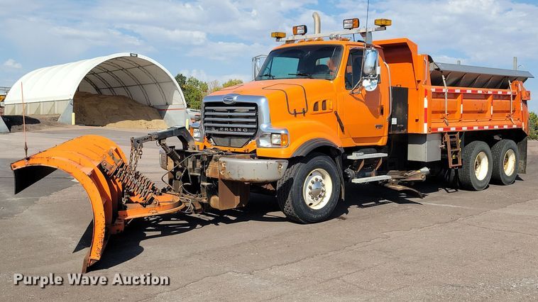 2009 Sterling LT9500 dump truck - JO9378