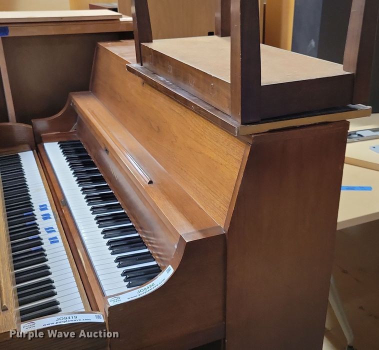 Yamaha piano - JO9420