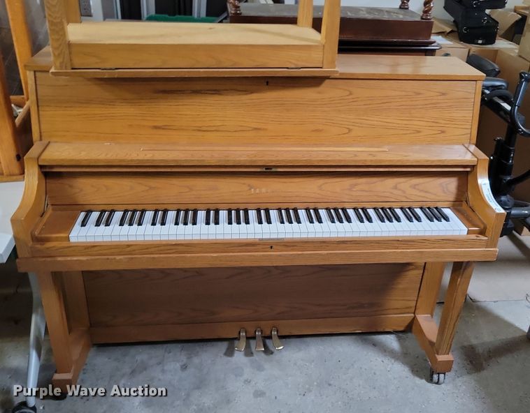 Yamaha piano - JO9422