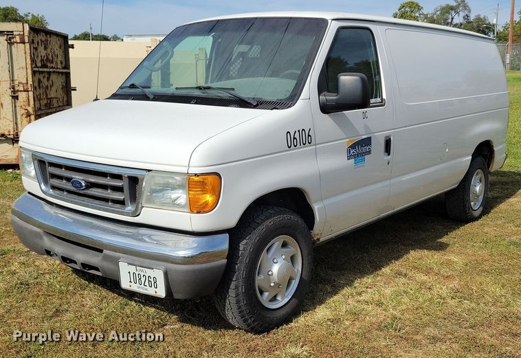 2006 Ford E250 van - JO9447