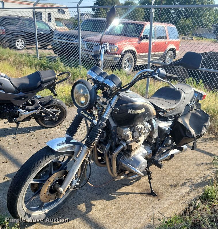 1983 Kawasaki 1100 LTD motorcycle - JO9452