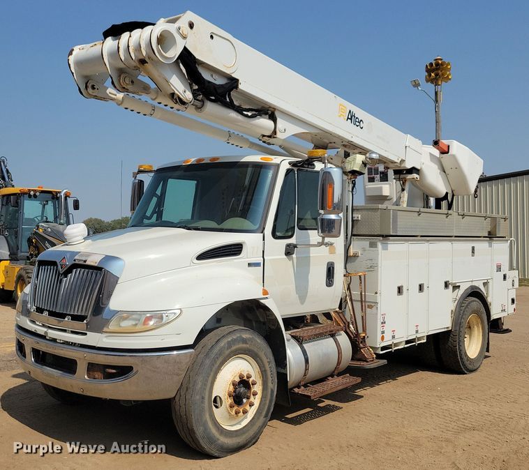 2012 International DuraStar 4400 bucket truck - JO9462