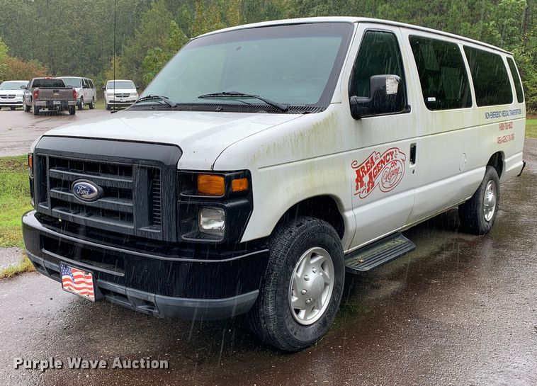 2014 Ford Econoline E350 Super Duty XL van - JT9780