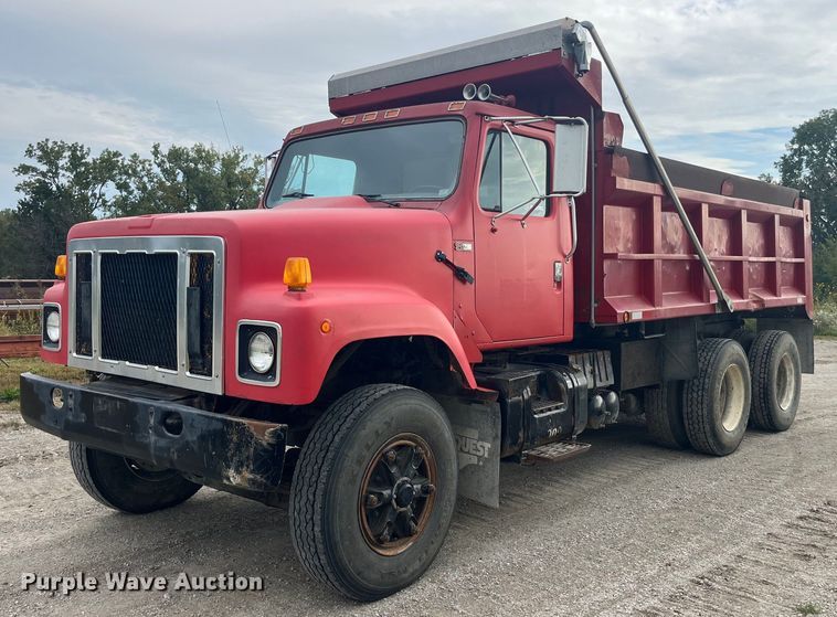 1988 International  F2574 dump truck - LC9199