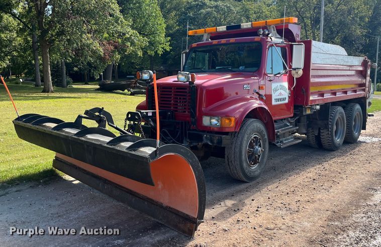1998 International  4900 dump truck - LC9218