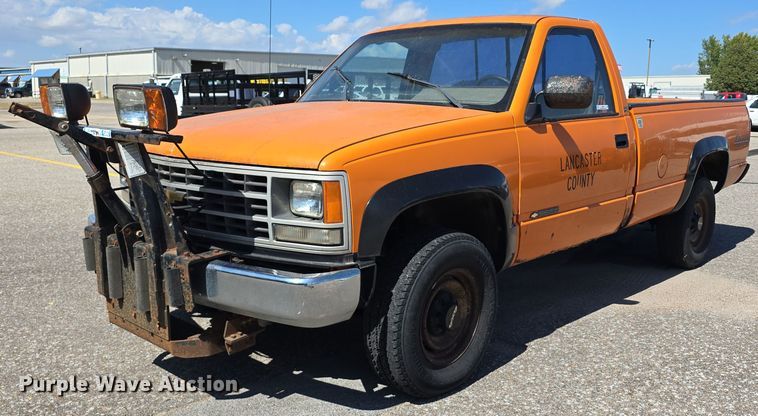 1988 Chevrolet K3500 pickup truck - LW9911