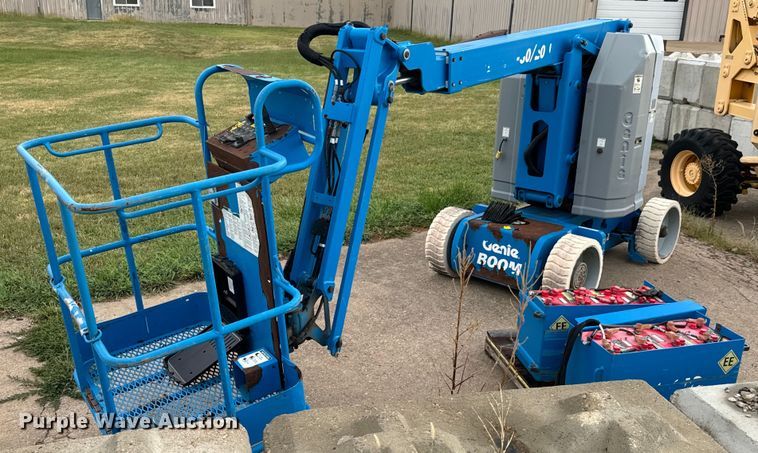 2010 Genie Z-30/20N boom lift - MV9171