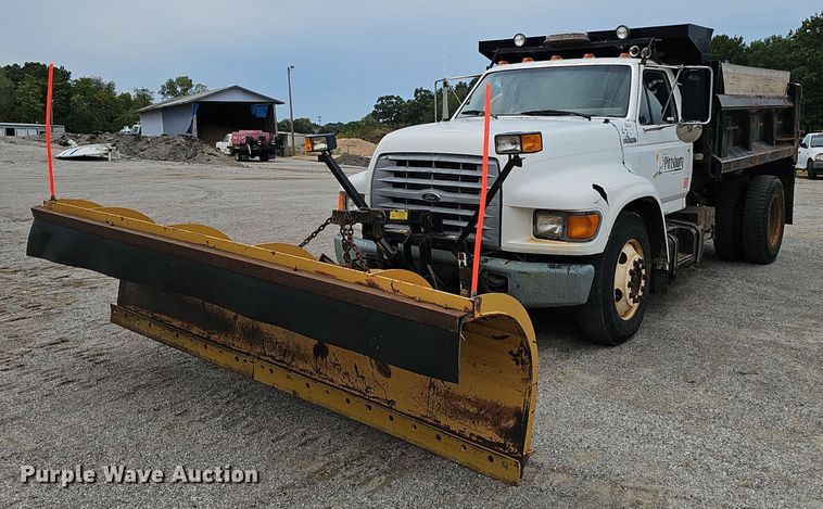 1999 Ford F800 dump truck - NX9343