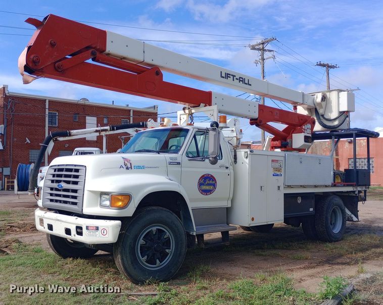 1995 Ford F800 bucket truck - NY9508