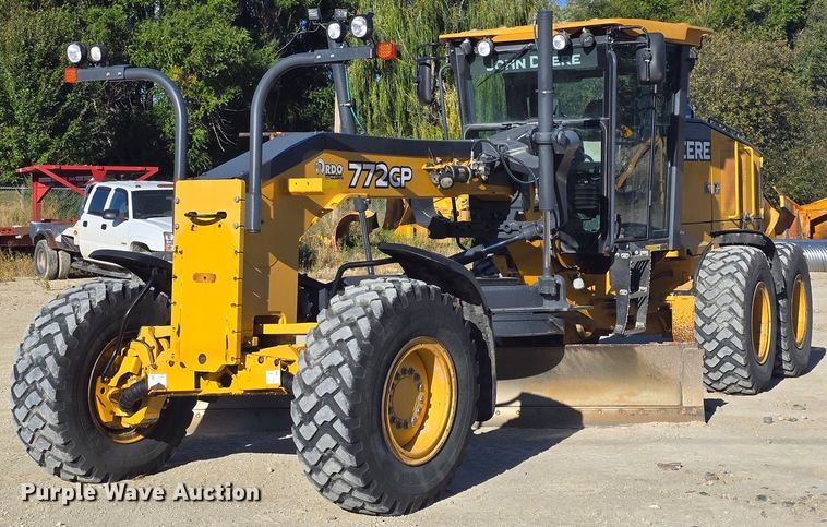 2013 John Deere 772GP motor grader - OH9781