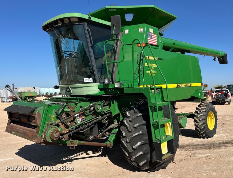 1998 John Deere 9610 combine - DD3271