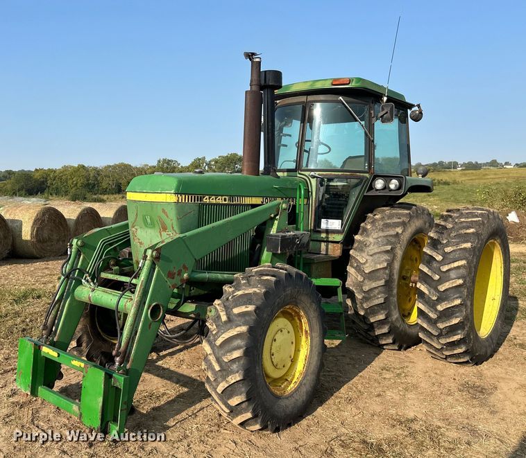 1980 John Deere  4440 MFWD tractor - DR2595