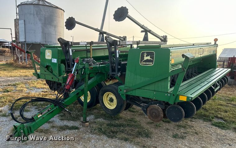 John Deere  455 grain drill - DR2596