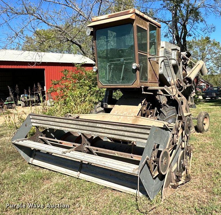 Gleaner  Model E combine - DR2713