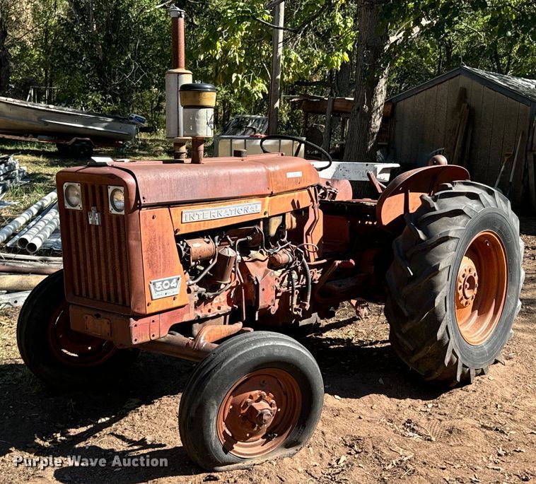 1962 International Harvester 504 tractor - DX1362