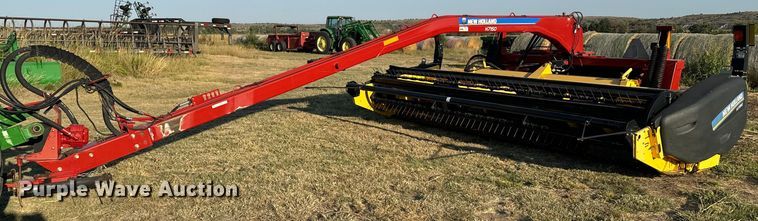 2014 New Holland H7150 swather / windrower - DX3586