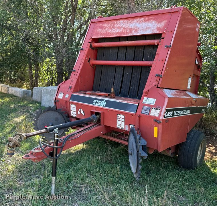 Case 8465 round baler - EE7703